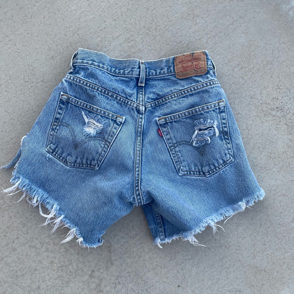 Vintage- inspired, high waist distressed Levi’s